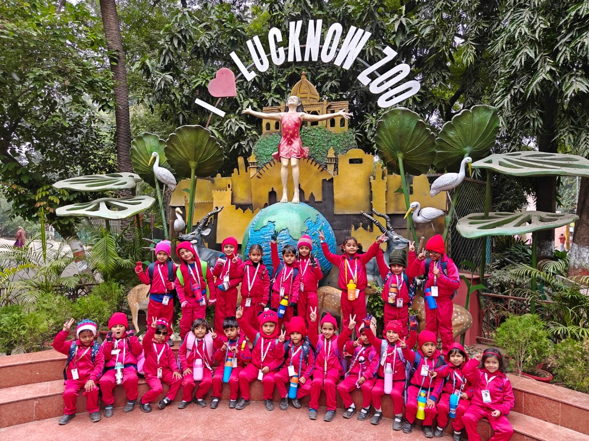 ? A ROARINGLY FUN-FILLED ZOO PICNIC! ???