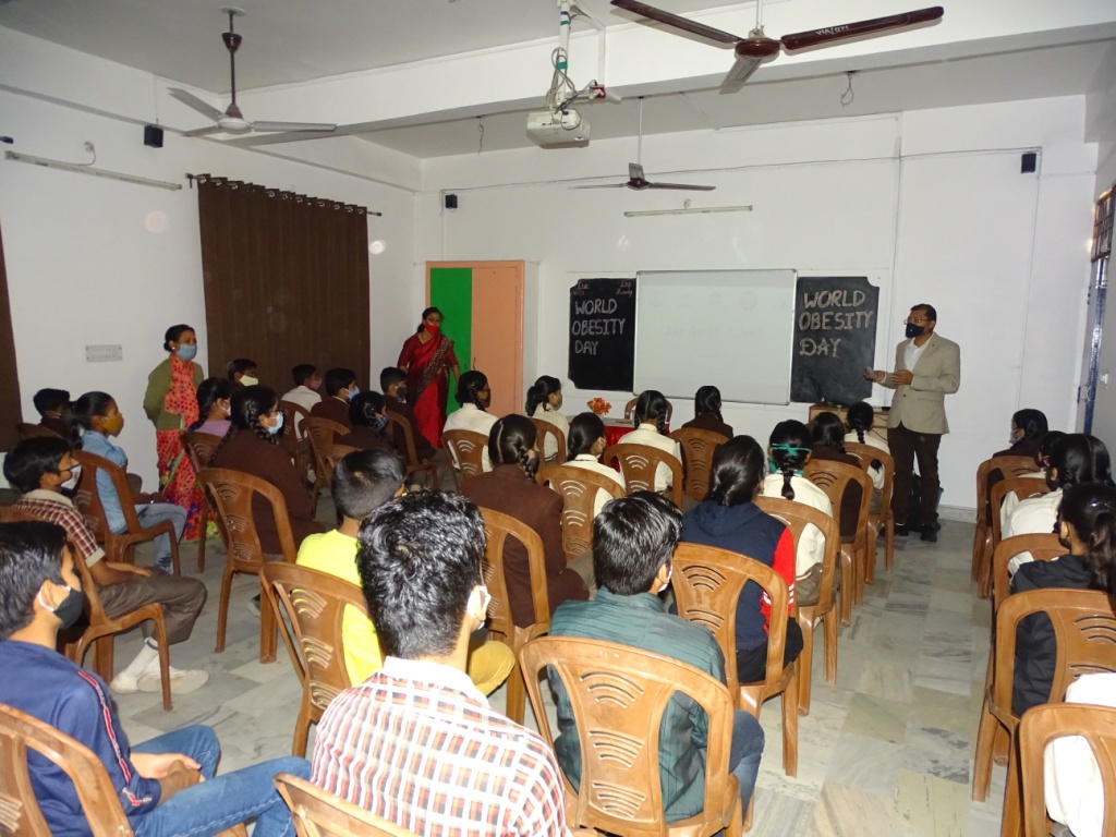 Vardaan International Academy organised a workshop  on the occasion of World Obesity Day. Dr Utkarsh Bansal- Secretary,Adloescent Health Academy